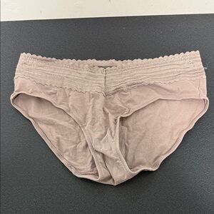 Warner's Women's Beige Lace Trim Shorts